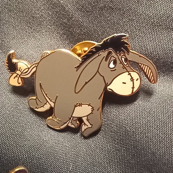 Vintage assortment of Disney pins - Picture 3 of 12